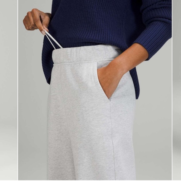 Lululemon | Relaxed High Rise Jogger - Picture 4 of 6